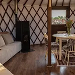 Jurtowe Wzgorze Glamping Οργανωμένο κάμπινγκ *