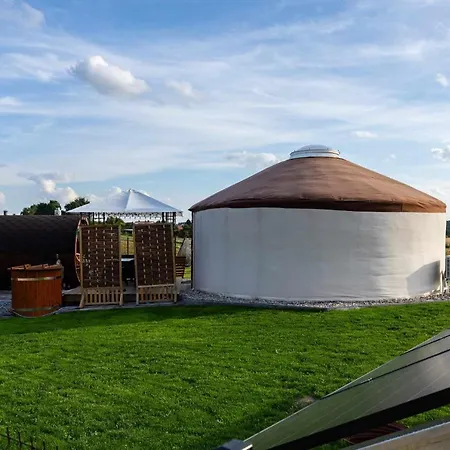 Jurtowe Wzgorze Glamping Grabinek