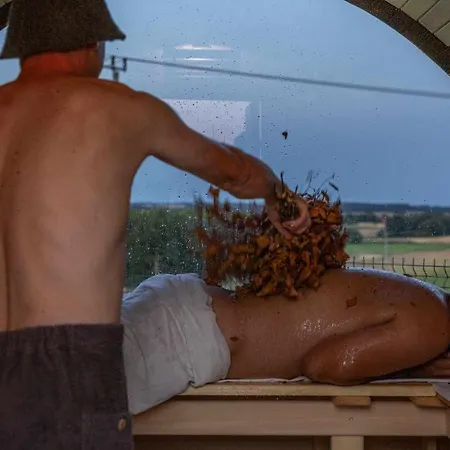 Jurtowe Wzgorze Glamping Grabinek