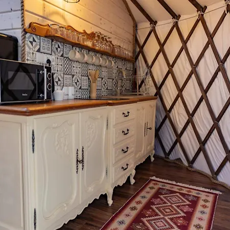 Jurtowe Wzgorze Glamping